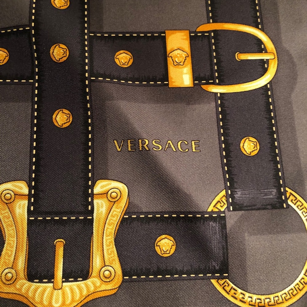 🖤💛VERSACE 🖤💛